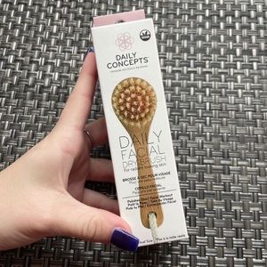 Daily Concepts daily facial dry brush